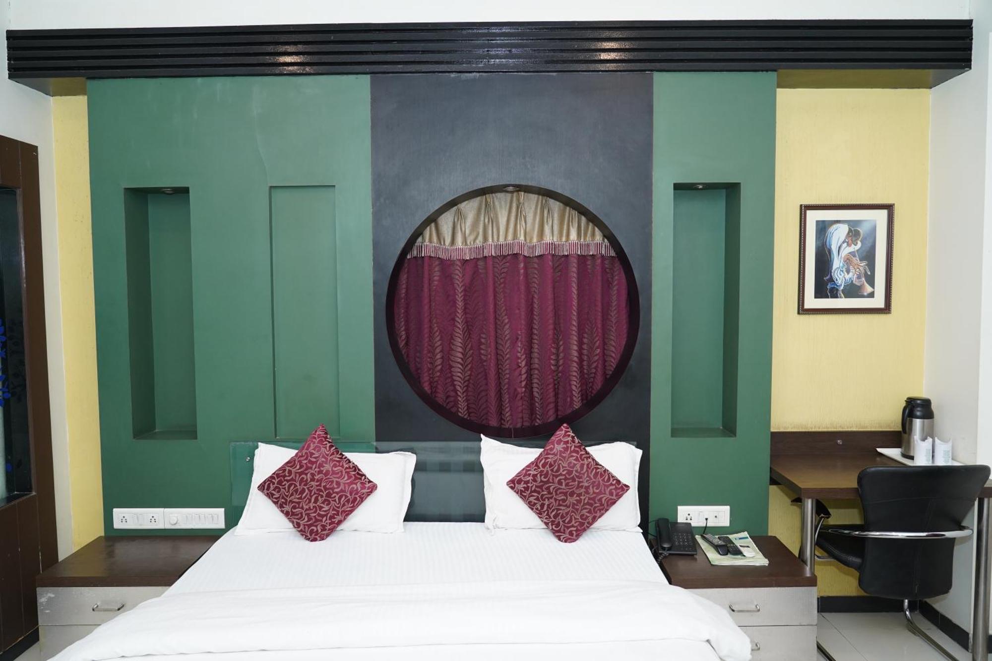 Marshall The Grand Hotel アーメダバード エクステリア 写真